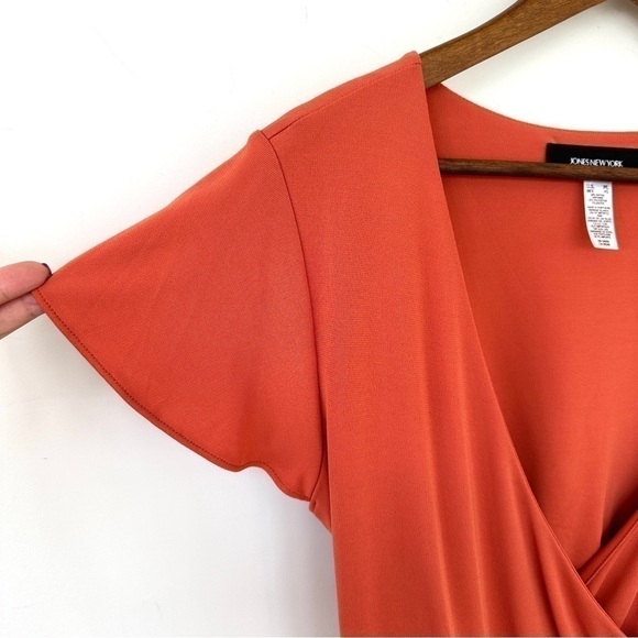 Jones New York stretch surplice  top with cap sleeves and ruching at the waist - Picture 4 of 8